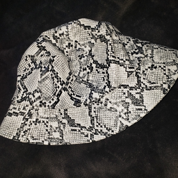 Bucket hat - Picture 2 of 2